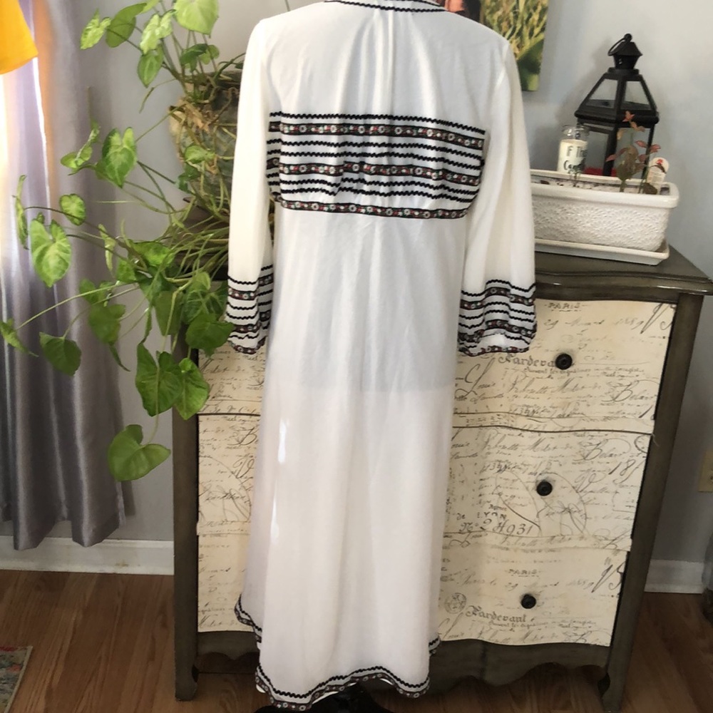 VINTAGE SNAP BUTTON NIGHTGOWN BISHOP SLEEVES WHITE SIZE SMALL TO MEDIUM - Picture 6 of 14